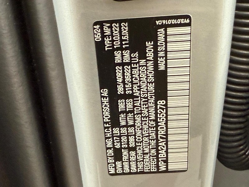 Porsche Cayenne Vehicle Full-screen Gallery Image 26