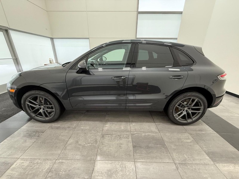 Porsche Macan Vehicle Full-screen Gallery Image 2