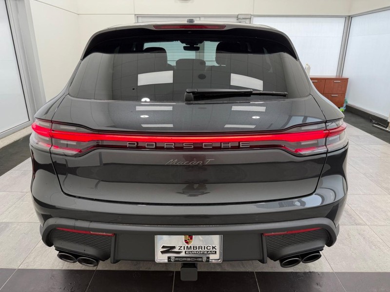 Porsche Macan Vehicle Full-screen Gallery Image 6