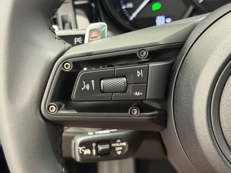 Porsche Macan Vehicle Full-screen Gallery Image 19