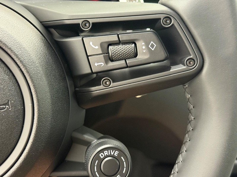 Porsche Macan Vehicle Full-screen Gallery Image 20