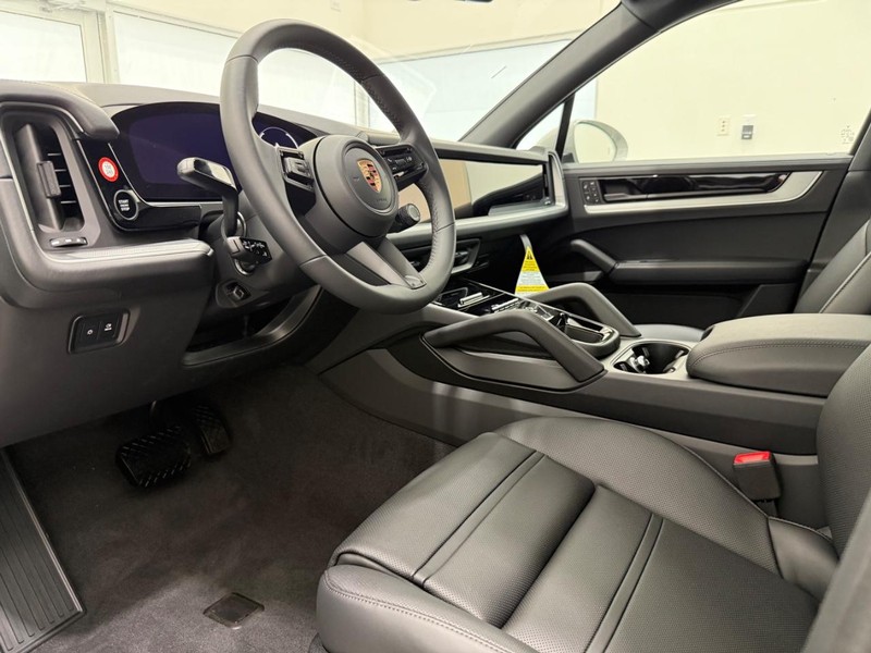 Porsche Cayenne Vehicle Full-screen Gallery Image 4