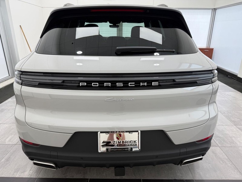 Porsche Cayenne Vehicle Full-screen Gallery Image 6
