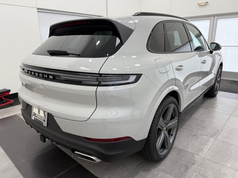 Porsche Cayenne Vehicle Full-screen Gallery Image 7