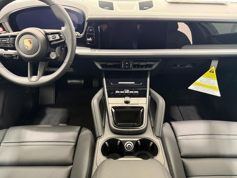 Porsche Cayenne Vehicle Full-screen Gallery Image 13