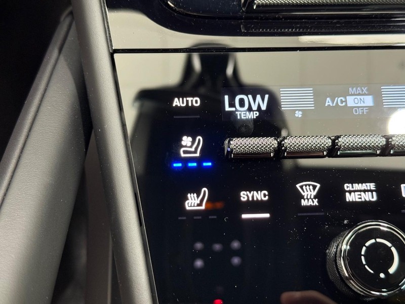 Porsche Cayenne Vehicle Full-screen Gallery Image 21