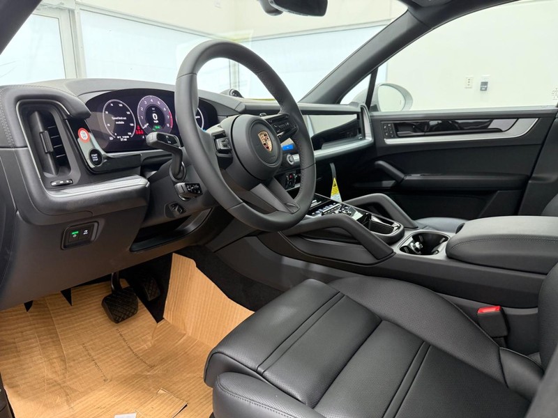 Porsche Cayenne Vehicle Full-screen Gallery Image 4