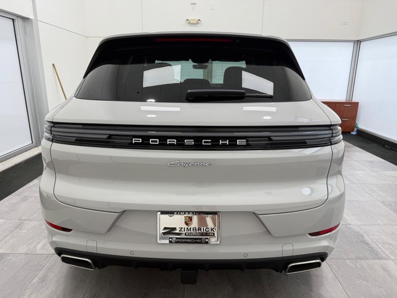 Porsche Cayenne Vehicle Full-screen Gallery Image 6