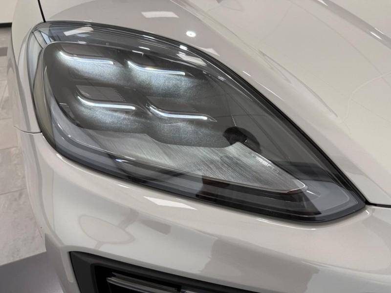 Porsche Cayenne Vehicle Full-screen Gallery Image 11