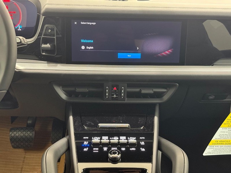 Porsche Cayenne Vehicle Full-screen Gallery Image 14