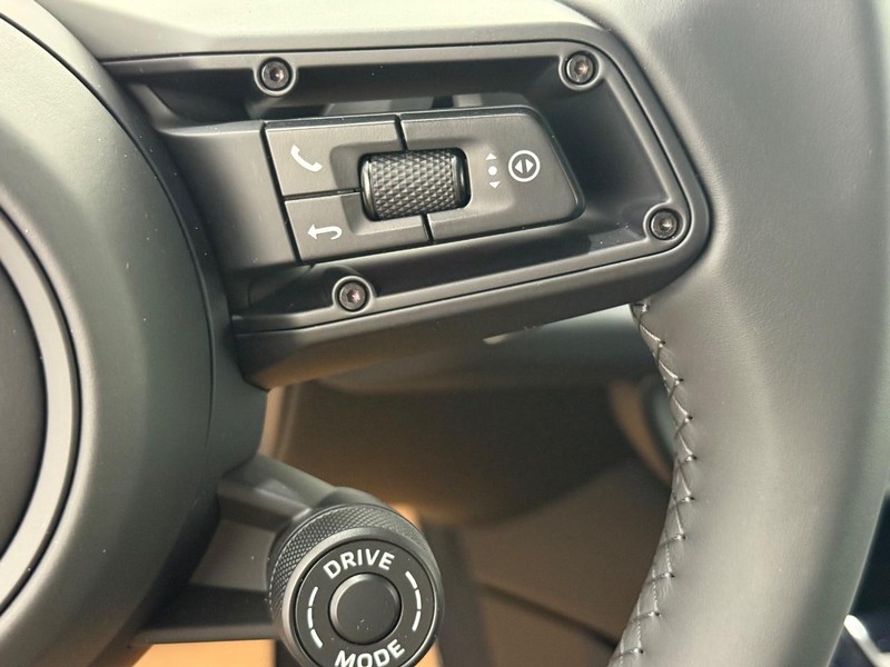 Porsche Cayenne Vehicle Full-screen Gallery Image 19