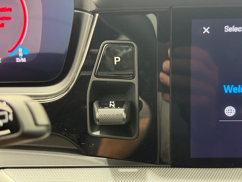 Porsche Cayenne Vehicle Full-screen Gallery Image 21