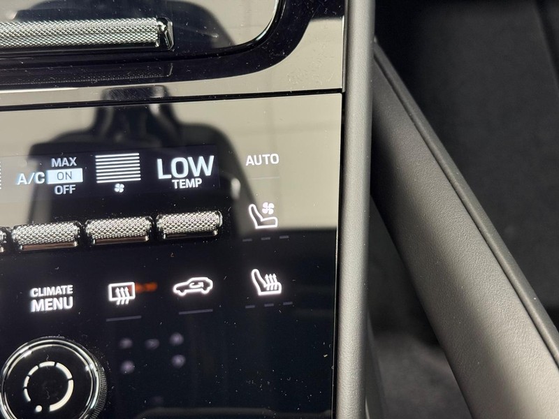 Porsche Cayenne Vehicle Full-screen Gallery Image 22