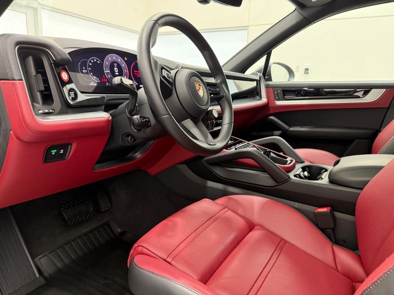 Porsche Cayenne Vehicle Full-screen Gallery Image 4