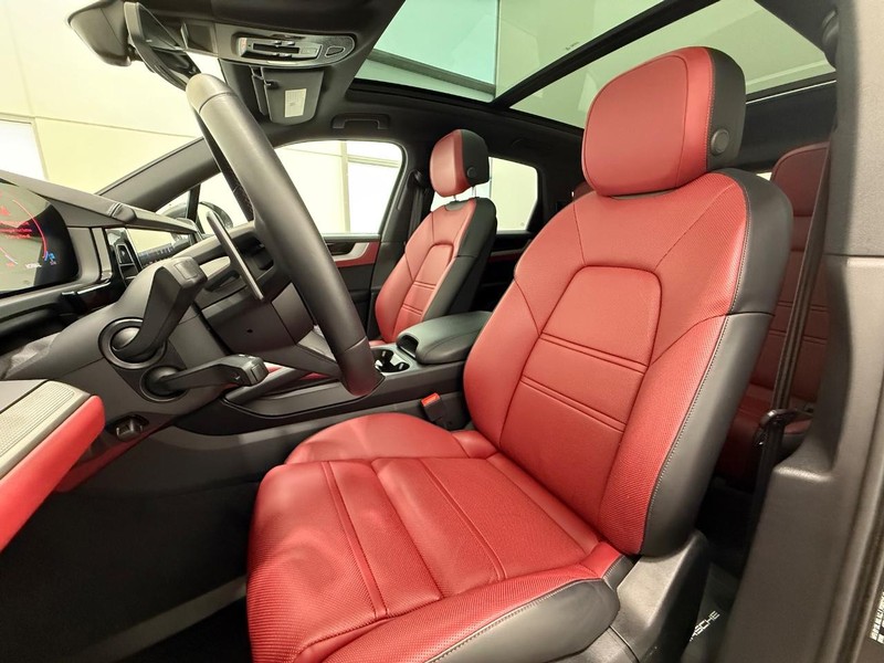 Porsche Cayenne Vehicle Full-screen Gallery Image 5