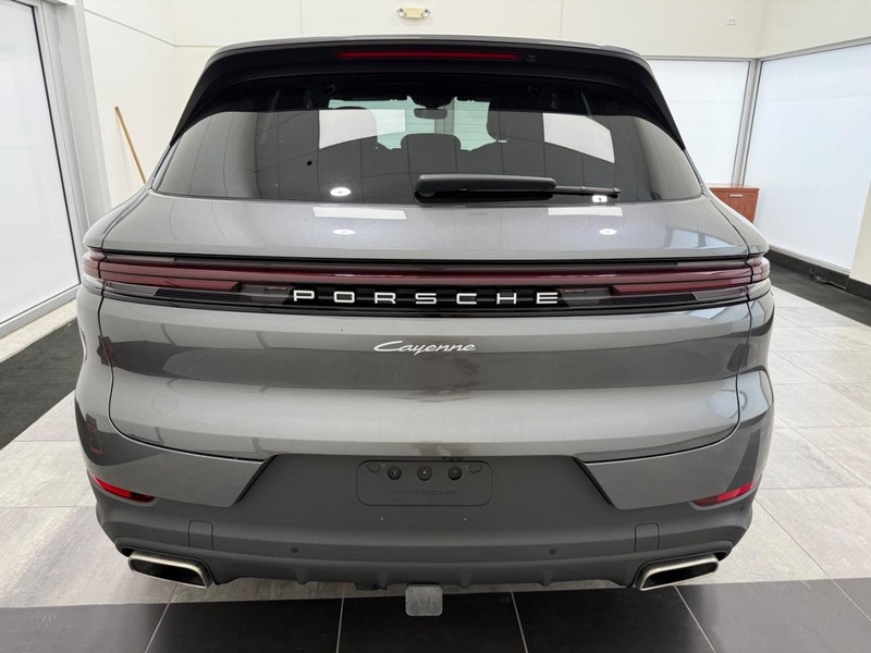 Porsche Cayenne Vehicle Full-screen Gallery Image 6