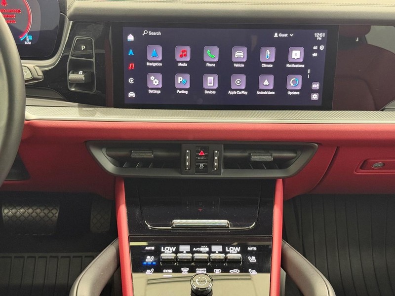 Porsche Cayenne Vehicle Full-screen Gallery Image 14