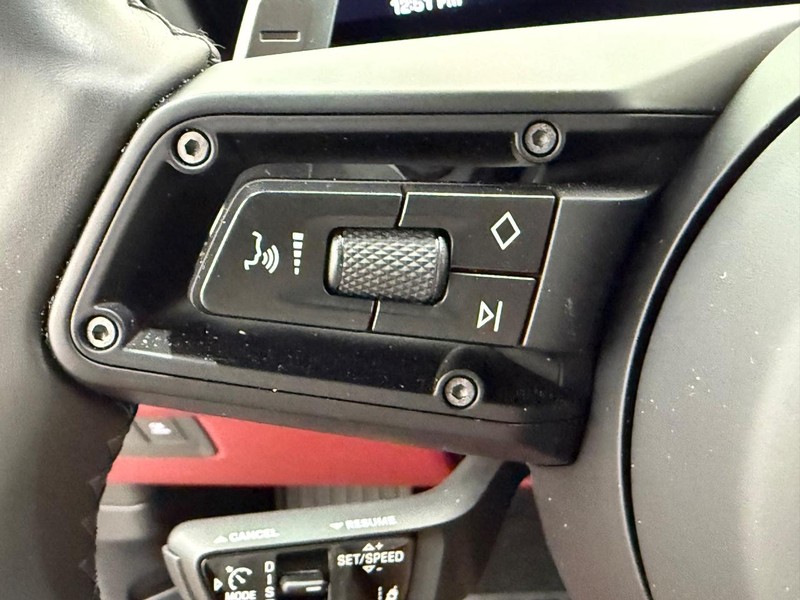 Porsche Cayenne Vehicle Full-screen Gallery Image 19