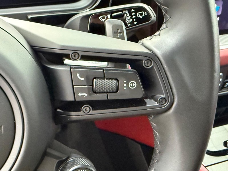 Porsche Cayenne Vehicle Full-screen Gallery Image 20