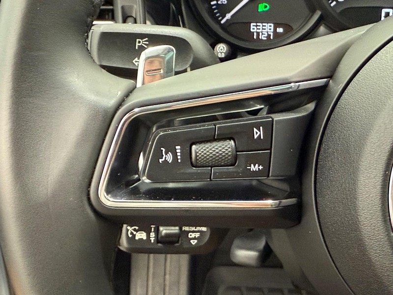 Porsche Macan Vehicle Full-screen Gallery Image 19