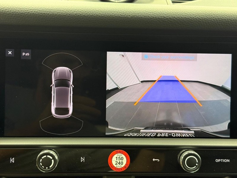 Porsche Macan Vehicle Full-screen Gallery Image 22