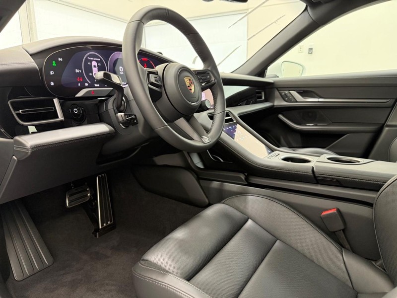 Porsche Taycan Vehicle Full-screen Gallery Image 4