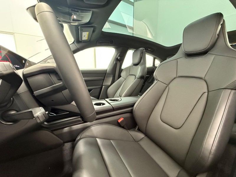 Porsche Taycan Vehicle Full-screen Gallery Image 5