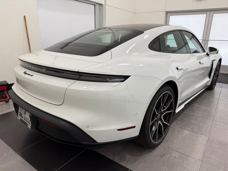 Porsche Taycan Vehicle Full-screen Gallery Image 7