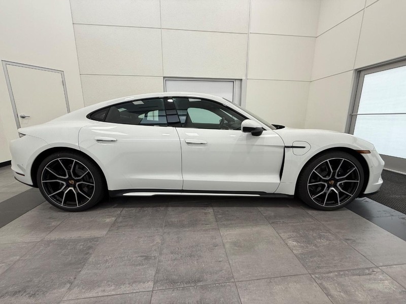 Porsche Taycan Vehicle Full-screen Gallery Image 9