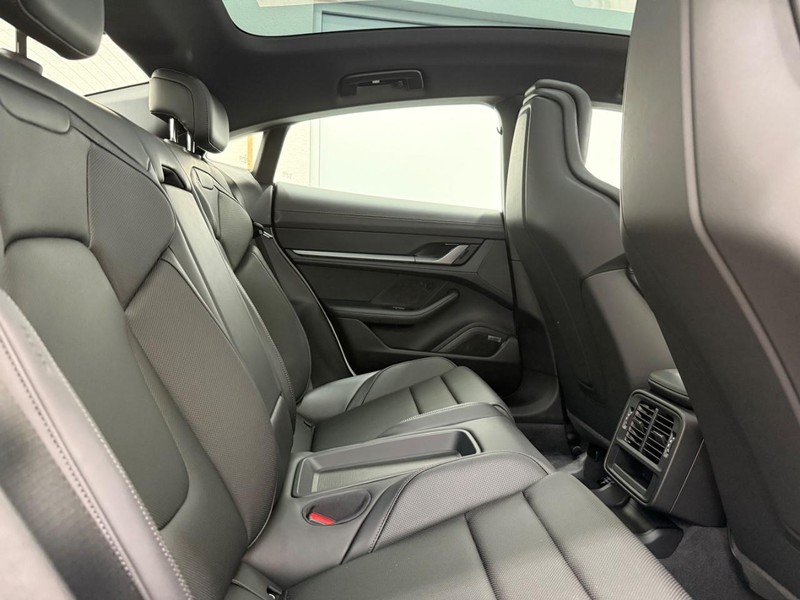 Porsche Taycan Vehicle Full-screen Gallery Image 12