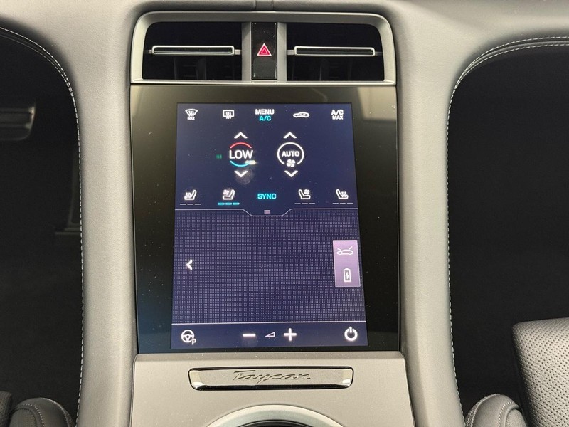 Porsche Taycan Vehicle Full-screen Gallery Image 15