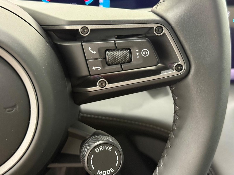 Porsche Taycan Vehicle Full-screen Gallery Image 20