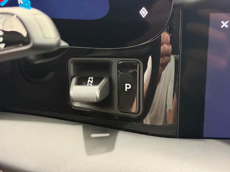 Porsche Taycan Vehicle Full-screen Gallery Image 21