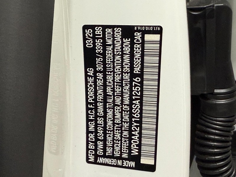 Porsche Taycan Vehicle Full-screen Gallery Image 26