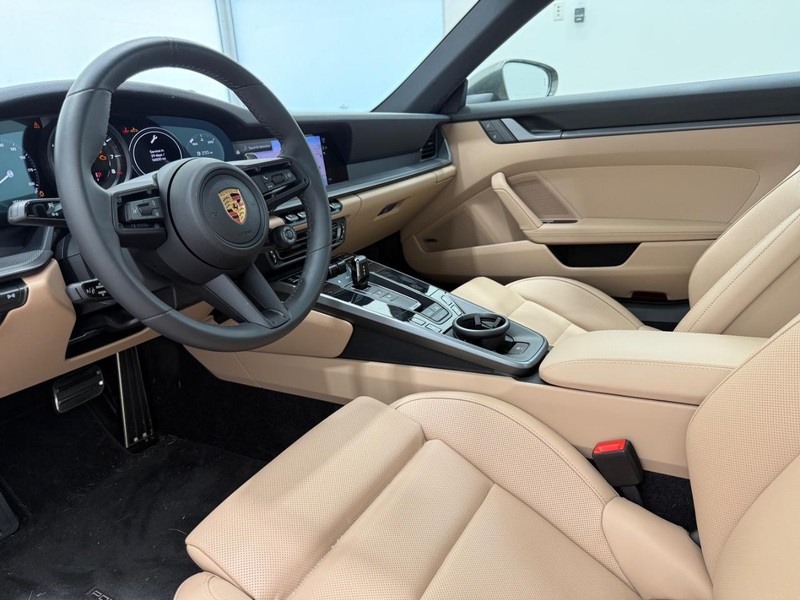 Porsche 911 Vehicle Full-screen Gallery Image 4