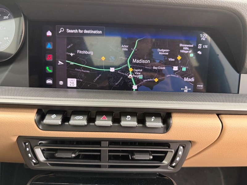 Porsche 911 Vehicle Full-screen Gallery Image 14