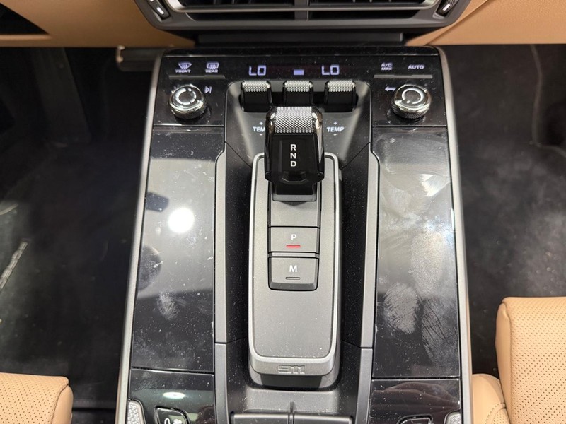 Porsche 911 Vehicle Full-screen Gallery Image 15