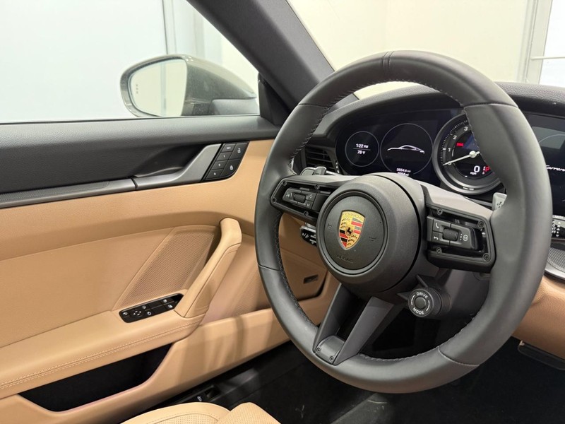 Porsche 911 Vehicle Full-screen Gallery Image 16