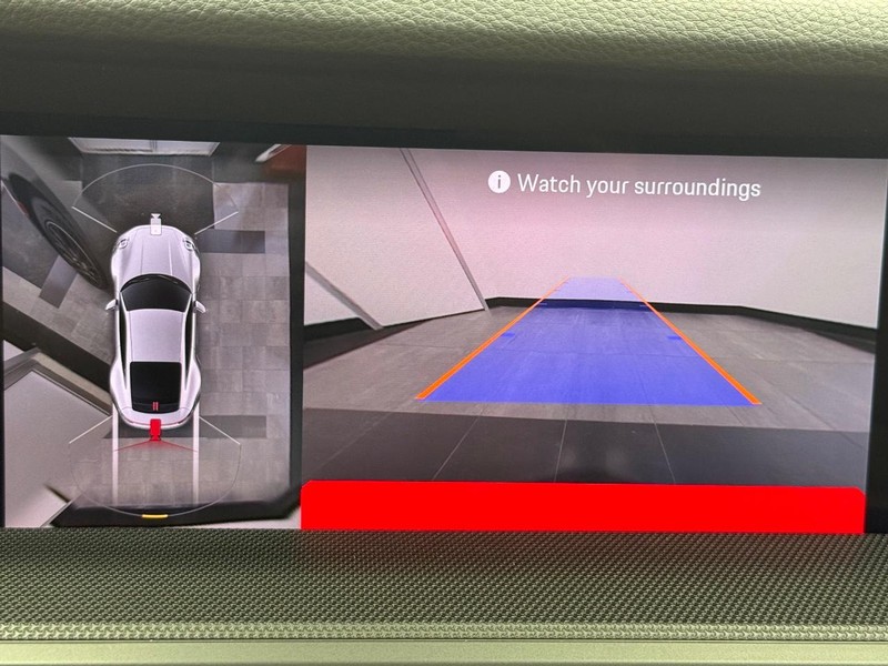 Porsche 911 Vehicle Full-screen Gallery Image 23