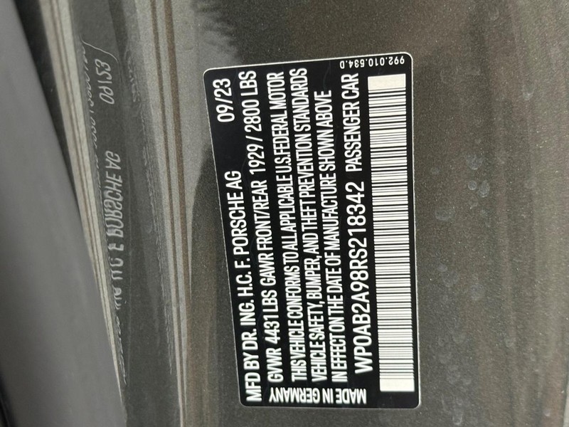 Porsche 911 Vehicle Full-screen Gallery Image 27