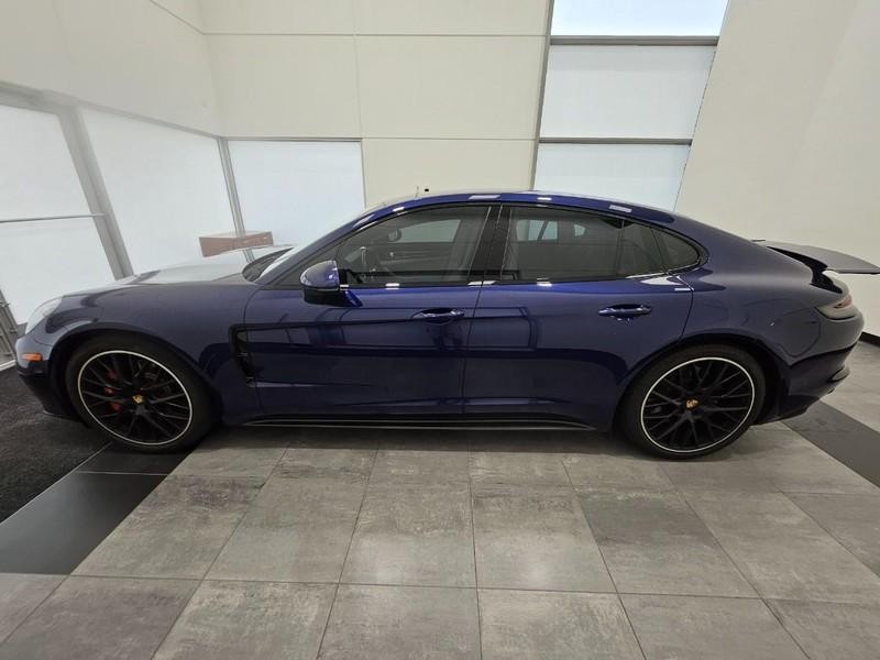 Porsche Panamera Vehicle Full-screen Gallery Image 2