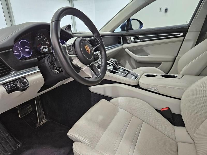 Porsche Panamera Vehicle Full-screen Gallery Image 4