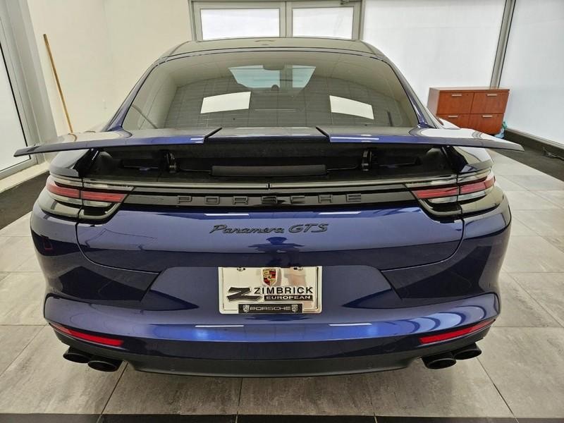 Porsche Panamera Vehicle Full-screen Gallery Image 6