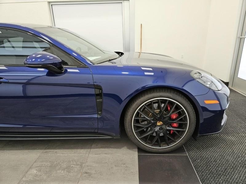 Porsche Panamera Vehicle Full-screen Gallery Image 10