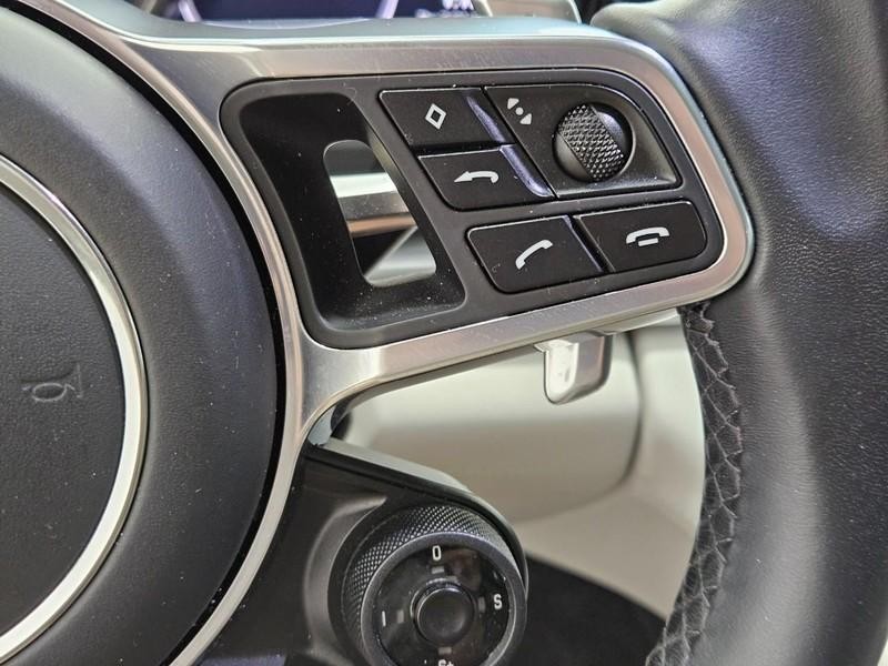 Porsche Panamera Vehicle Full-screen Gallery Image 20