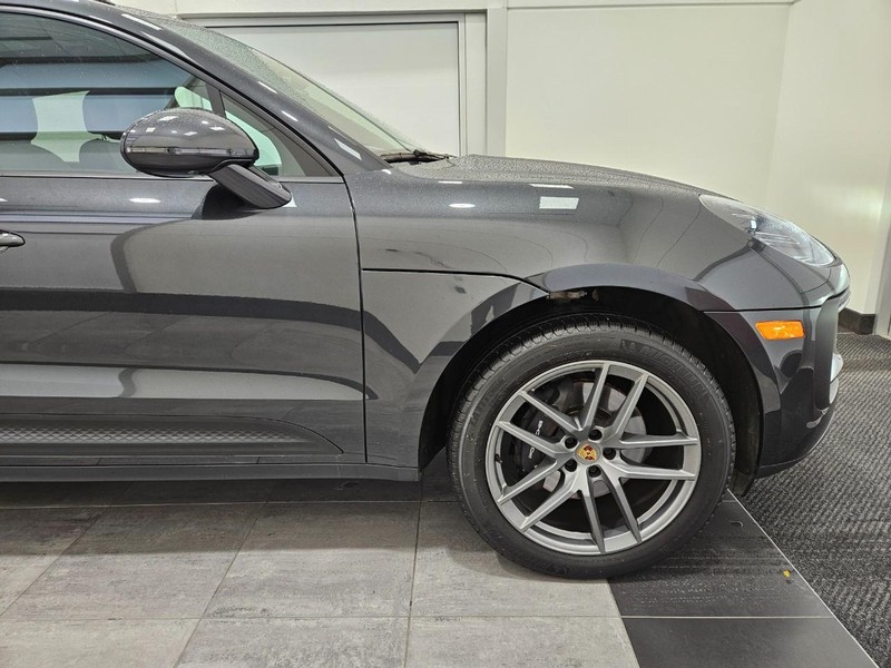 Porsche Macan Vehicle Full-screen Gallery Image 10