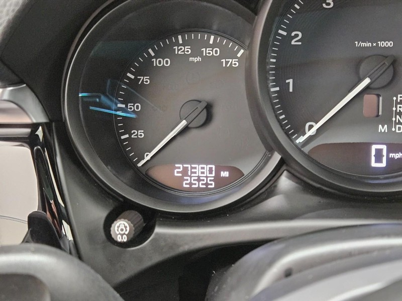 Porsche Macan Vehicle Full-screen Gallery Image 21