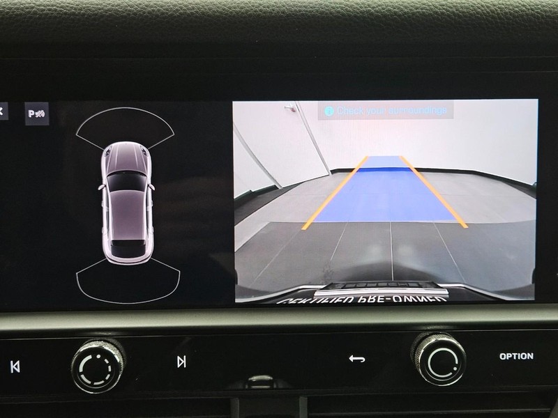 Porsche Macan Vehicle Full-screen Gallery Image 22