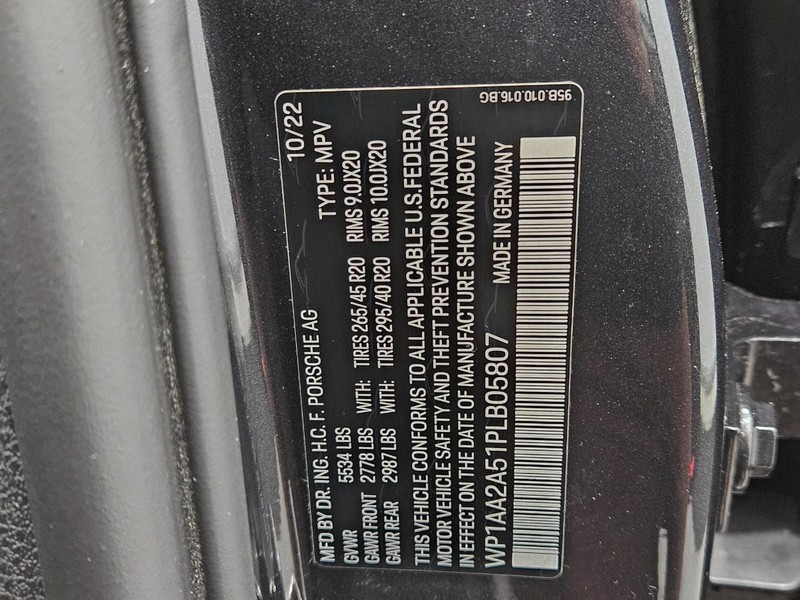 Porsche Macan Vehicle Full-screen Gallery Image 26