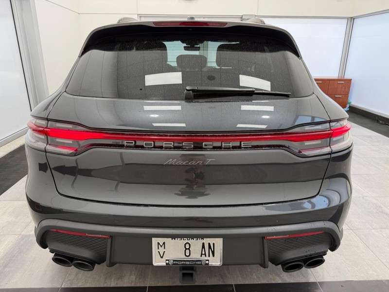 Porsche Macan Vehicle Full-screen Gallery Image 6